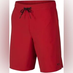 Oakley | Icon Woven Short Red Line